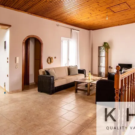 Family & Friends Maisonette In Lixouri! بيت للعطل *