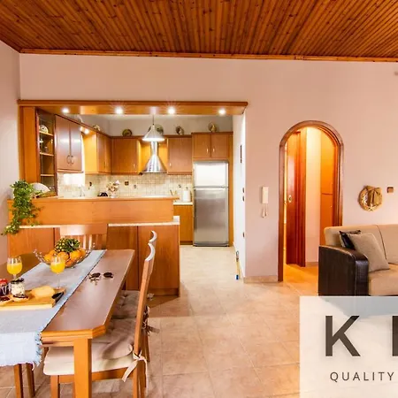 بيت للعطل Family & Friends Maisonette In Lixouri!